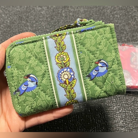 Vera Bradley Zip Card Pouch. NWT. Green Birds - Picture 2 of 5